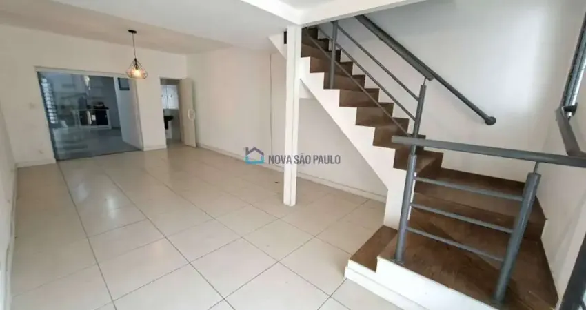 Excelente sobrado residencial para locação! A 250 metros a pé do metrô Saúde!