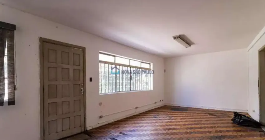 Sobrado com 03 dormitórios e 02 vagas na Vila Paulista