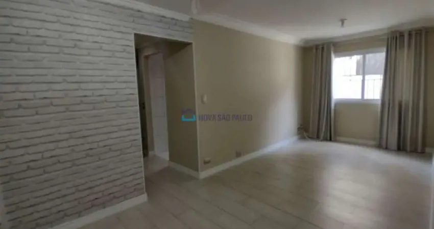 Próximo ao metrô praça da árvore, com 2 dormitórios, 1 banheiros, 1 vaga livre e 57 m²