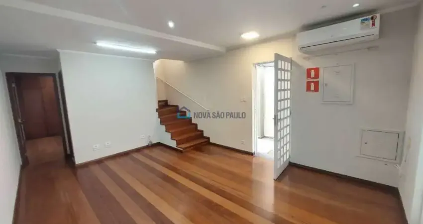 Excelente sobrado comercial para locação! Ótima localização!