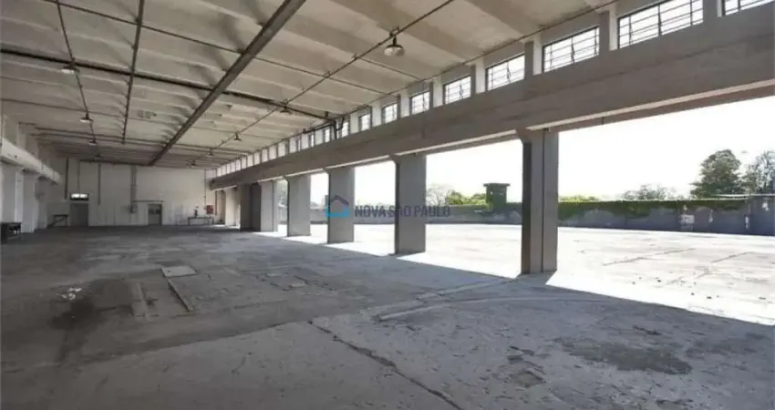 Prédio comercial com amplo estacionamento e 1361 m² no jaguaré!!!!!