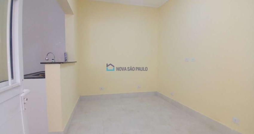 Casa com 1 quarto para alugar na Rua Vale de Amoreira, --, Jardim Miriam, São Paulo