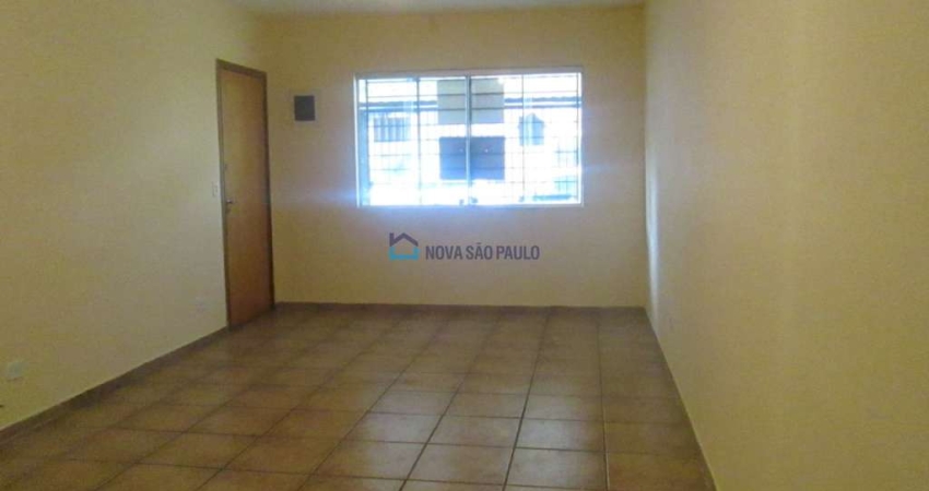 Casa com 3 quartos para alugar na Rua Antônio de Aguiar, --, Jardim Oriental, São Paulo