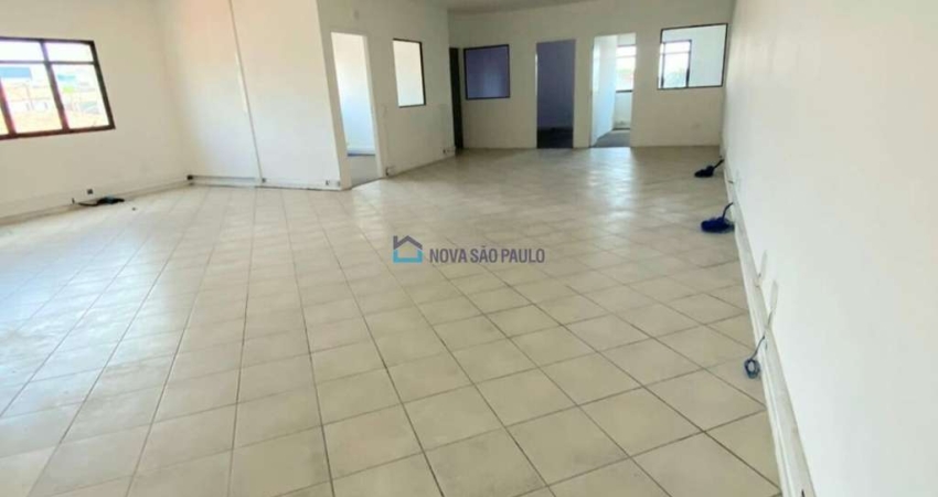 Predio comercial próximo ao Metro Jabaquara.
