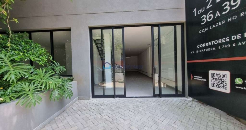Imóvel comercial com mezanino em Moema para locação, com 105m²