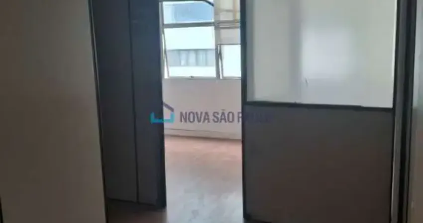 Local priveligiado, corredor comercial, pronto para ser utilizado