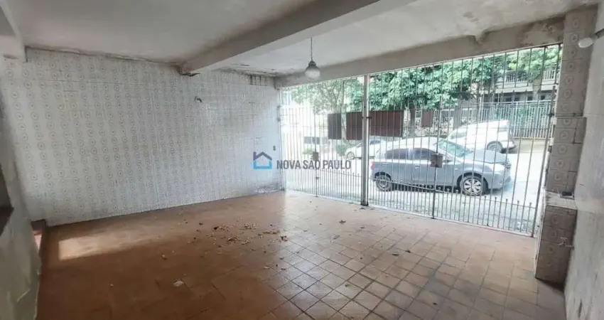 Oportunidade de Investimento ao Casa com Potencial em Localização Privilegiada.