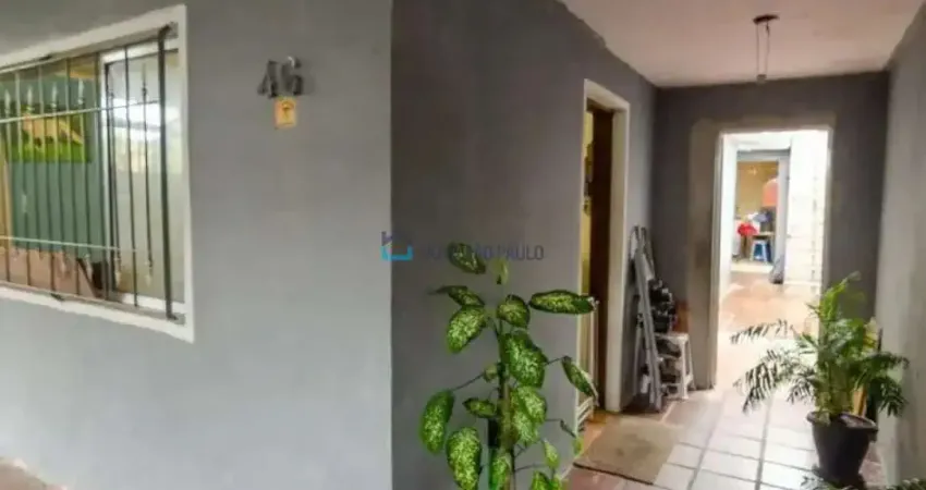 Ampla Casa com Suítes, Banheira e Excelente Localização