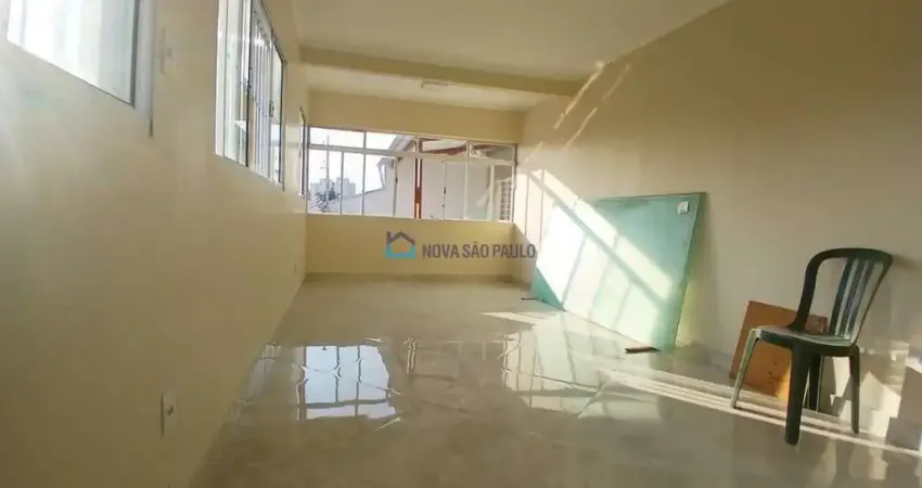 Imóvel residencial ou comercial com 03 dormitórios e 02 banheiros.