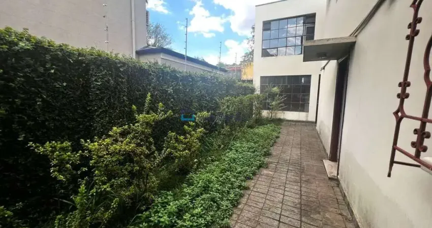 LOCAÇÃO. Casa Comercial com 500m². 14 salas. 10 Vagas.