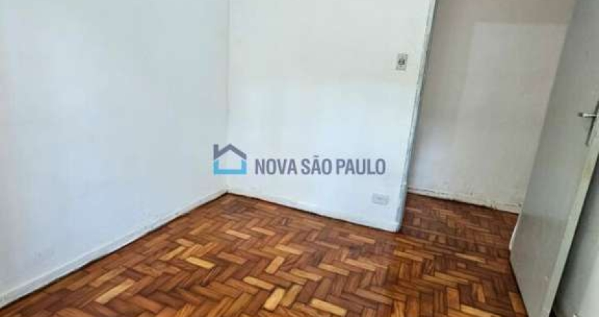 Casa térrea com 04 dormitórios