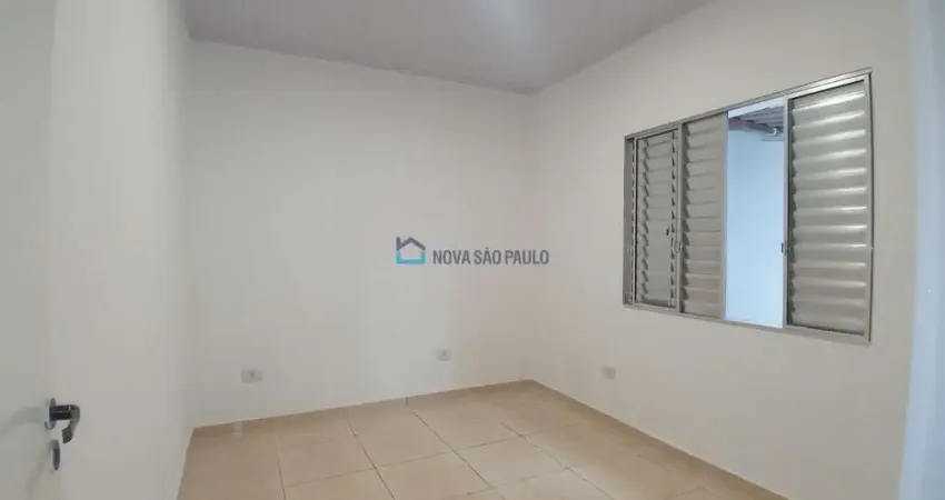 Casa com 2 quartos para alugar na Rua Fidelino de Figueiredo, --, Saúde, São Paulo