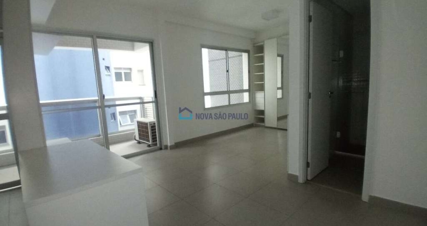 Apartamento para alugar, na Saúde com 1 quarto e 1 vaga de garagem.