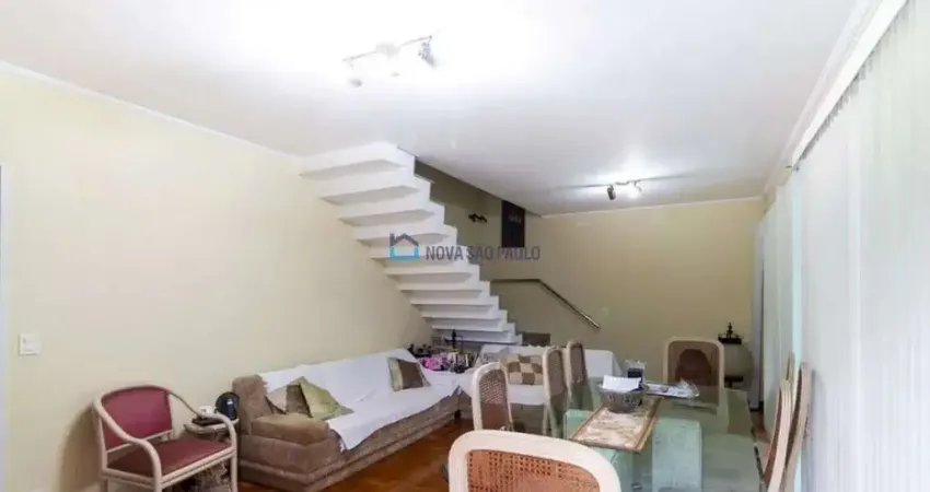 Casa para locação na Indianópolis- Com 03 quartos e 02 vagas