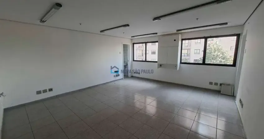 Excelente sala comercial para locação! Ao lado do metrô São Judas!
