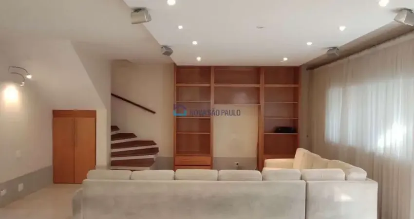 Sobrado com 03 quartos e 04 vagas na região do planalto paulista.