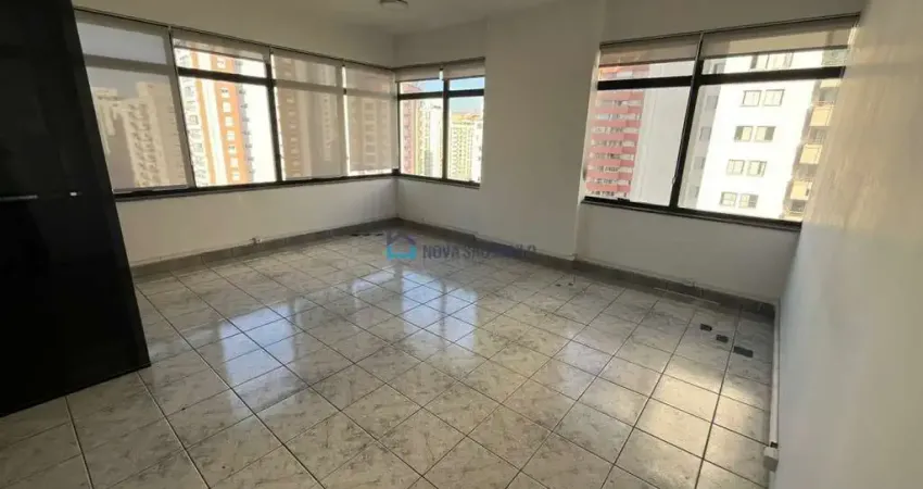 Conjunto comercial 32m, ótima localização, próximo ao metrô saúde.