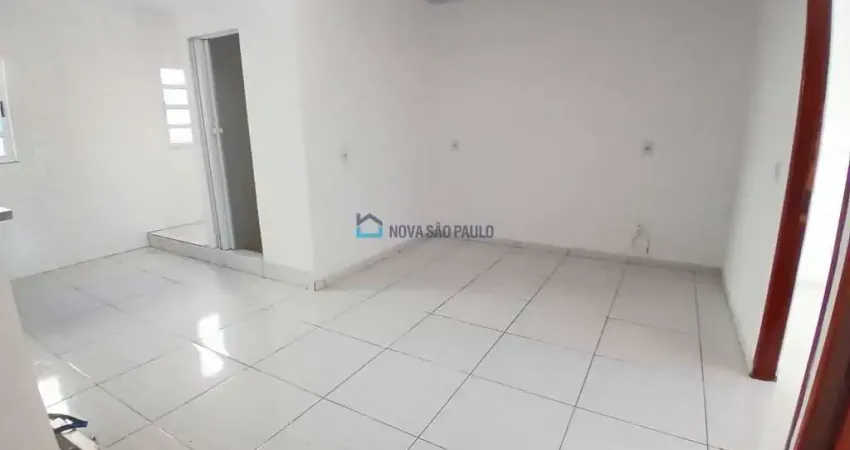 Casa com 2 quartos para alugar na Rua Roberto Victor Cordeiro, --, Vila Brasilina, São Paulo