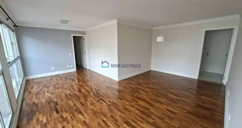 Apartamento com 3 quartos para alugar na Avenida Lavandisca, --, Moema, São Paulo