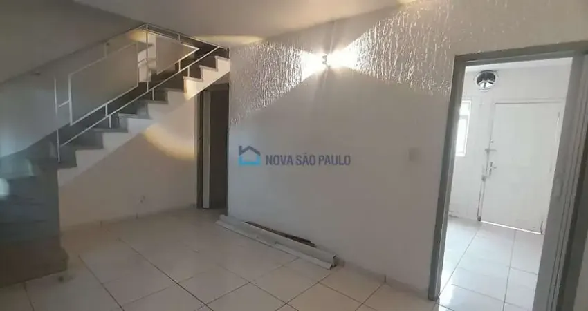 Sobrado para locação na  saúde com 3 quartos e 01 vaga de garagem