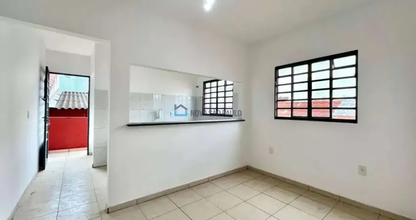 Casa com 2 quartos para alugar na Avenida Pedro Severino Júnior, --, Vila Guarani, São Paulo