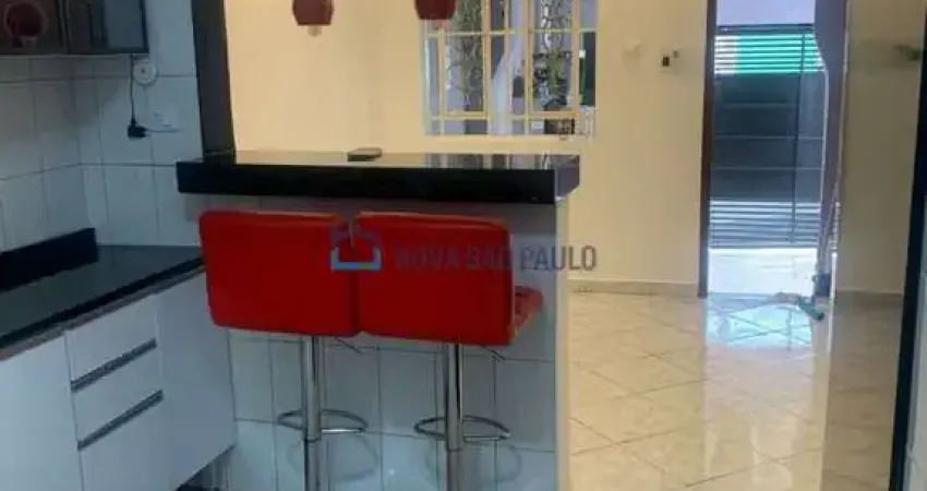 Casa para locação na vila moinho velho com 02 quartos e 02 vagas de garagem