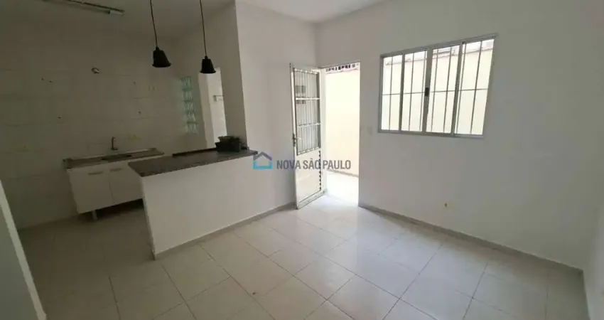 Casa com 2 quartos para alugar na Rua Munhoz da Rocha Neto, --, São Judas, São Paulo