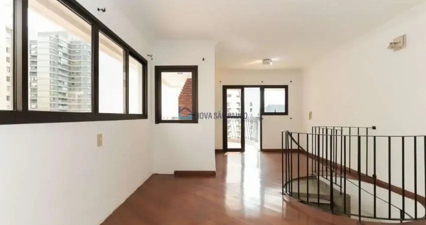 Cobertura a venda em moema ìndios, fora da rota de aviao, com 187m², 2 dormitórios sendo 1 suite.