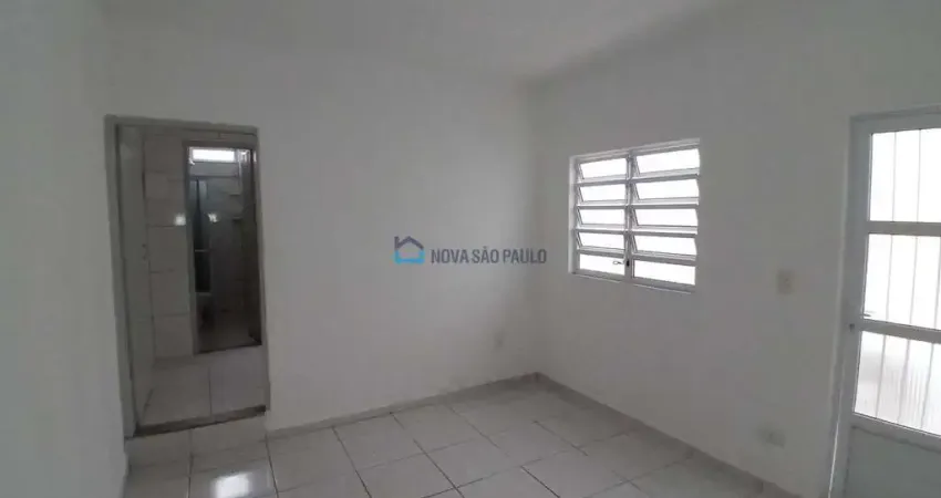 Casa 2 dormitórios para locação em planalto paulista proximo ao metrô saúde