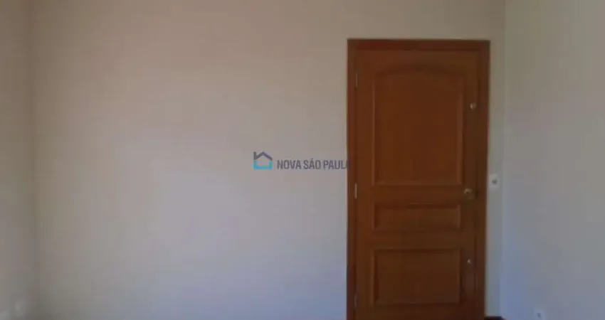 Casa térrea para locação! a 750 metros a pé do metrô santos-imigrantes!