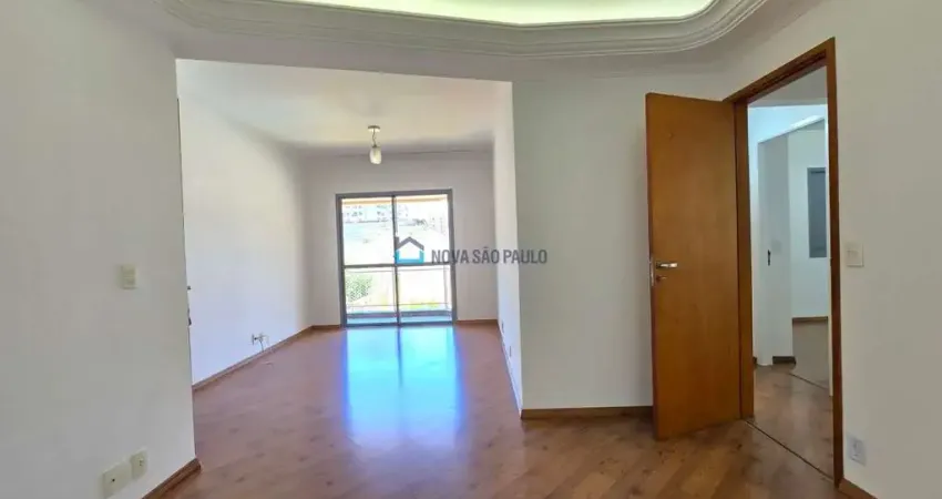Apartamento com 3 quartos para alugar na Rua Ibituruna, --, Saúde, São Paulo