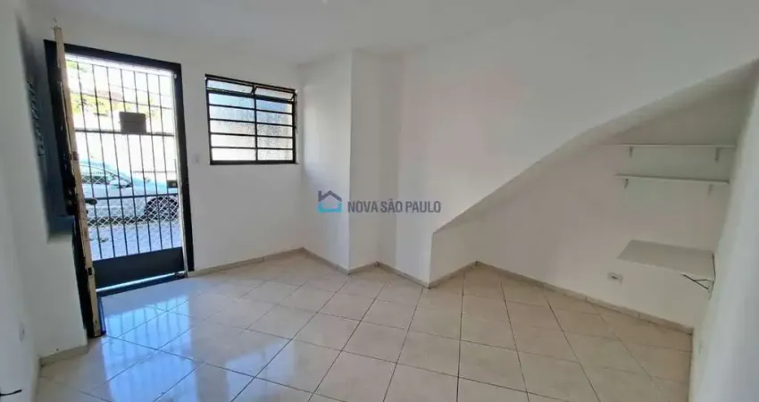 Casa com 2 quartos para alugar na Rua Paulo Orozimbo, --, Cambuci, São Paulo