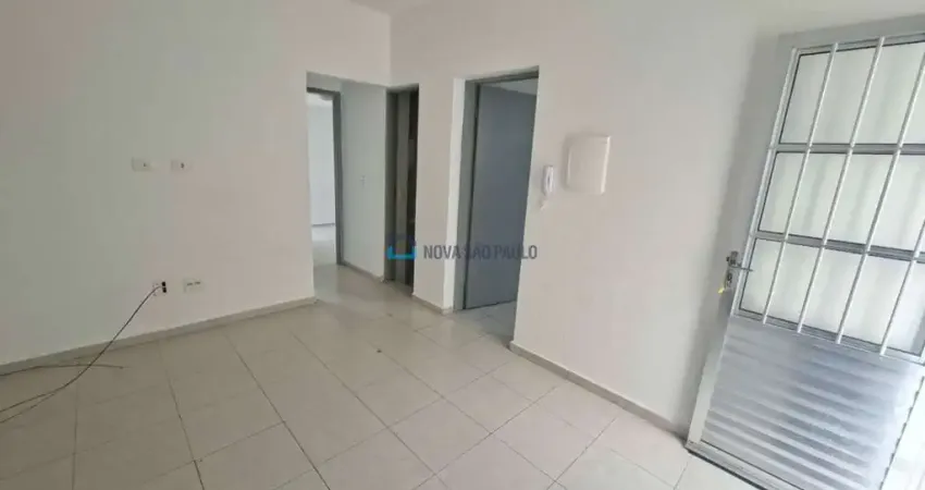 Casa com 2 quartos para alugar na Rua Munhoz da Rocha Neto, --, São Judas, São Paulo