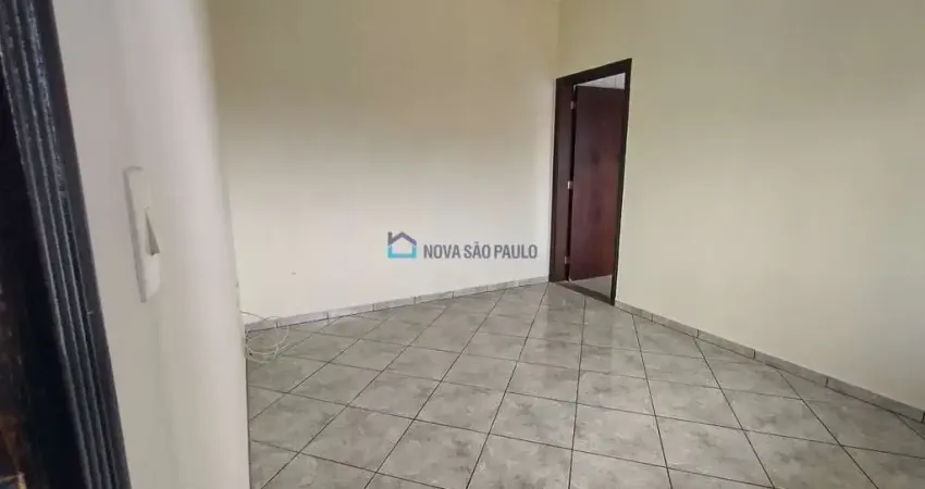 Apartamento com 1 Dorm., sala, cozinha, banheiro, área de serviço.