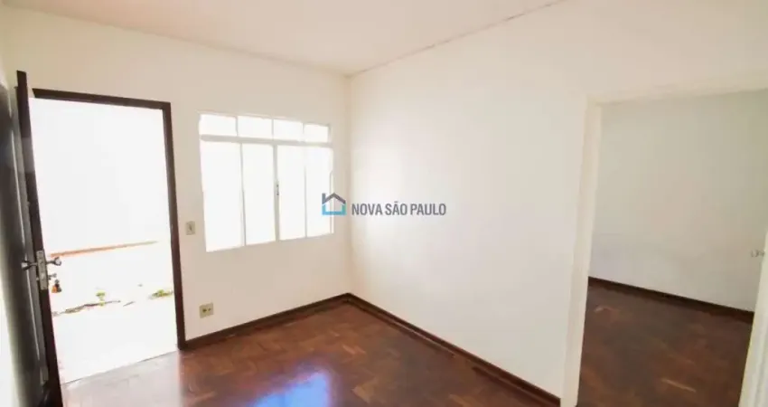 Casa individual para locação! Próximo ao metrô Santos-Imigrantes