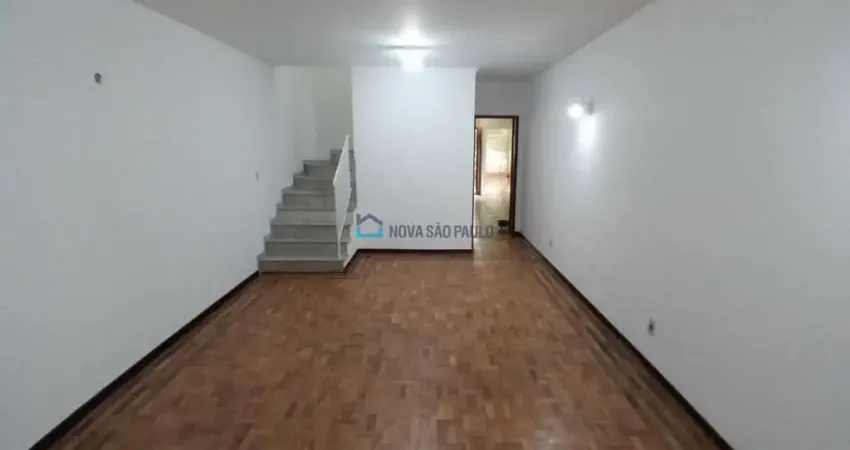 Casa com 3 quartos para alugar na Avenida Pedro Bueno, --, Jabaquara, São Paulo