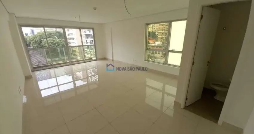Sala comercial de 37m² com sacada e vaga de garagem. excelente localização