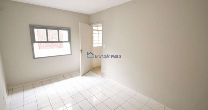 Casa residencial para locação! A 600 metros do metrô Conceição!