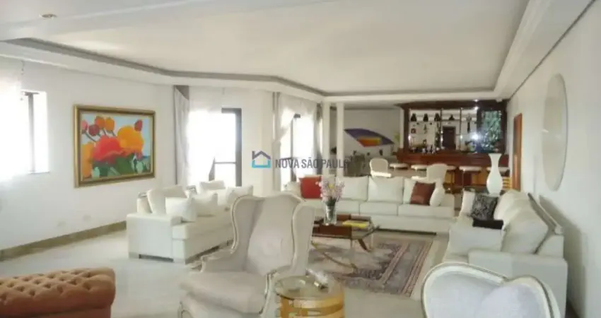 Mansão suspensa, resort privado, segurança ostensiva.