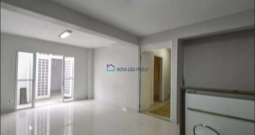 Sobrado com 04 dormitórios na região do Campo Belo