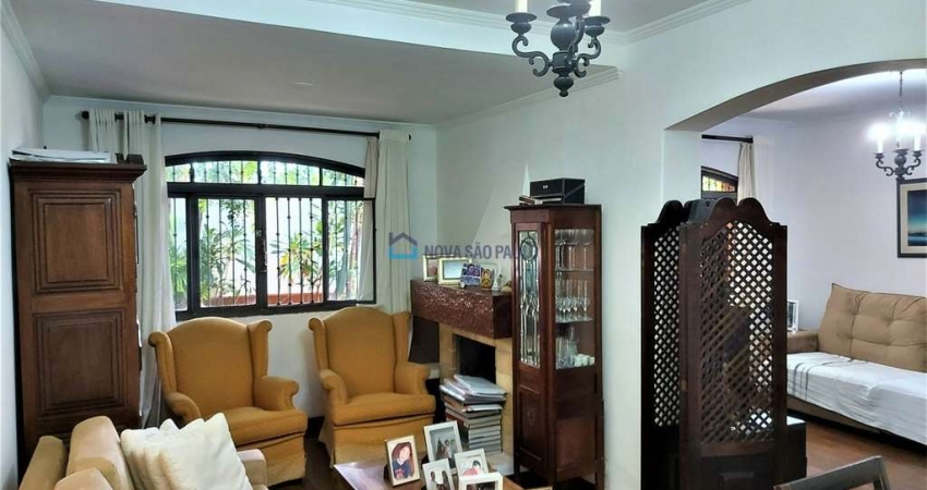 Casa Sobrada| Venda| Moema|4 Quartos| 4 suítes| 195 m²|4 vagas| Com Edícula.
