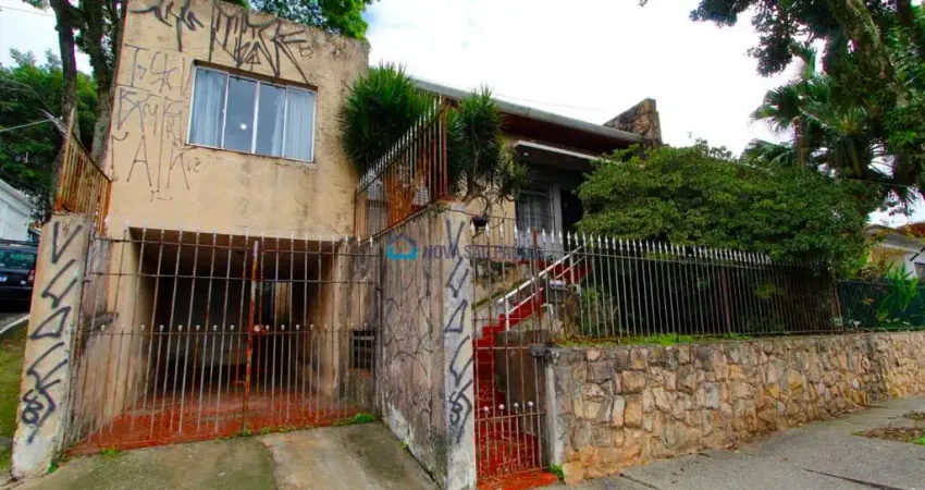 Jabaquara, cidade vargas. Casa terréa assobradada ao lado metrô,Aceita apto como permuta.