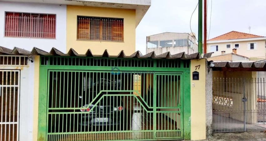 Sobrado com suíte + 2 quartos, 2 vagas cobertas e quarto empregada!