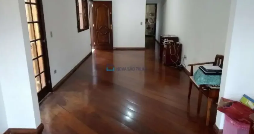 Sobrado 4 dormitórios 200m² área útil, 5 vagas, Bosque da Saude!