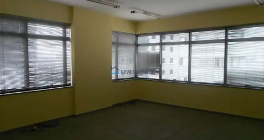 Metrô Saúde - Sala Comercial 32m² - uma vaga de garagem