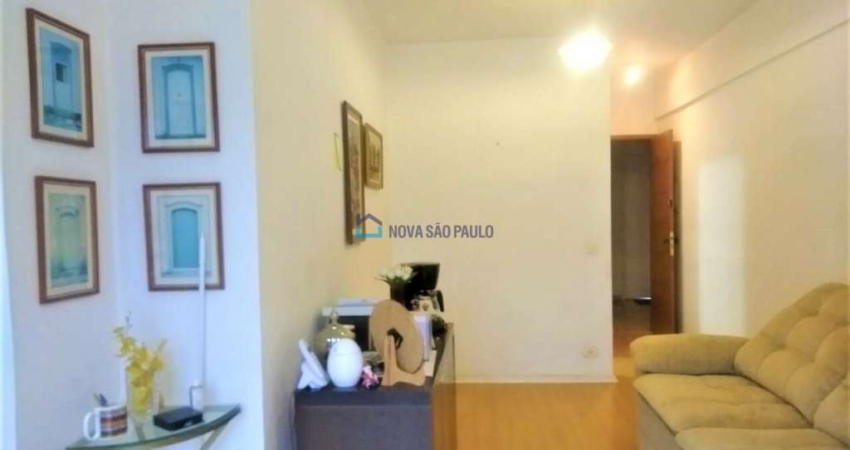 Apartamento a venda Bairro Moema. 1 dormitório e 1 vaga.