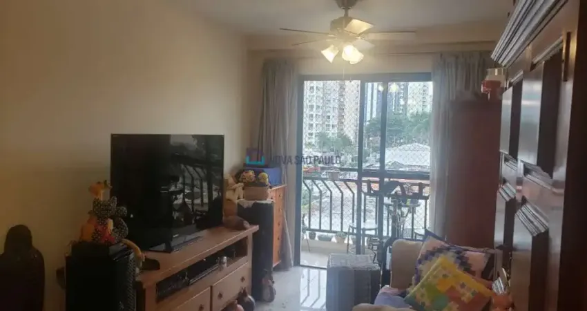Apartamento à venda na Saúde com 2 quartos sendo 1 suíte, 1 vaga de garagem.