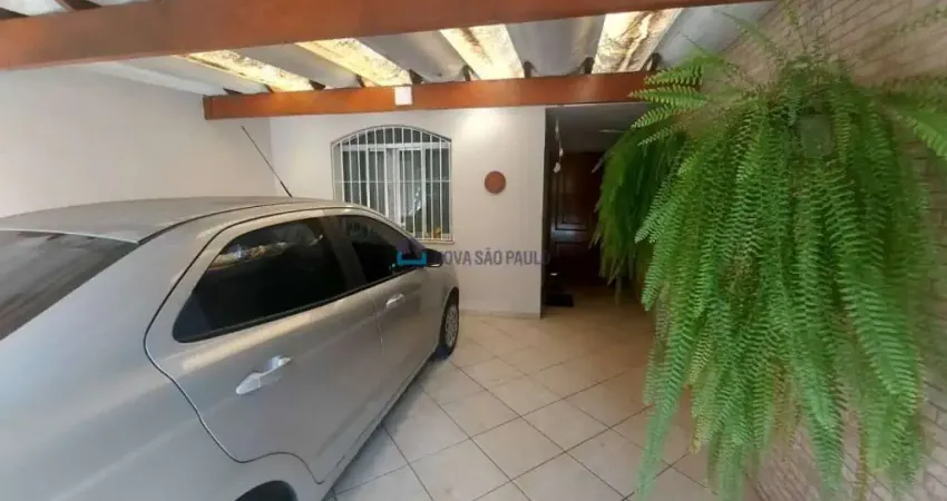 Casa à venda na Saúde com 3 quartos e 2 vagas de garagem.
