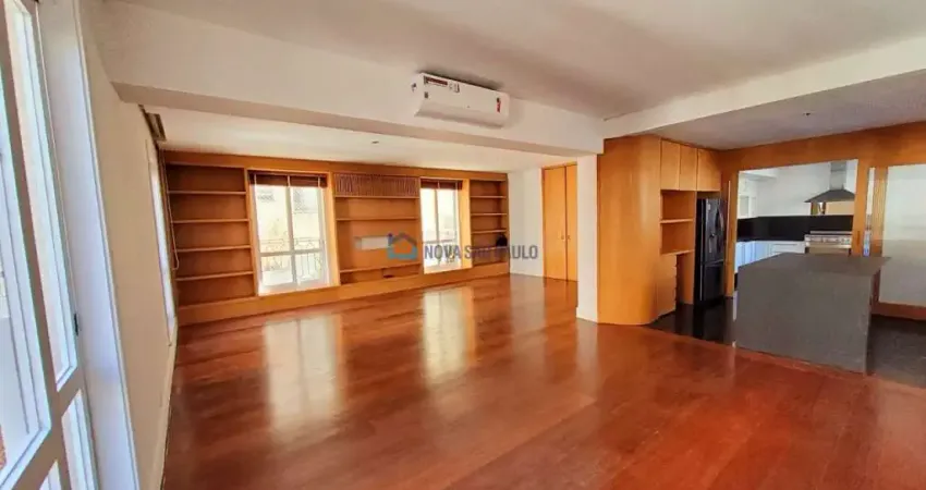 Apartamento com 04 dormitórios na região de Cerqueira César.