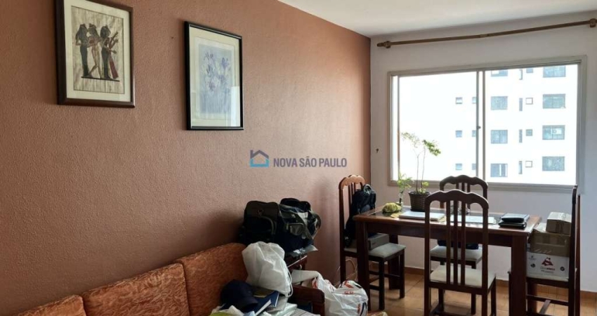 Aceita Pett!!! Apartamento 1 quarto, 1 vaga coberta. Próximo ao metrô Pça da Arvore. Av Itaboraí 161